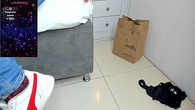 Snapshot of AilishBenson chatting on 15, 12, 2024 AilishBenson online show from 15, 12, 2024