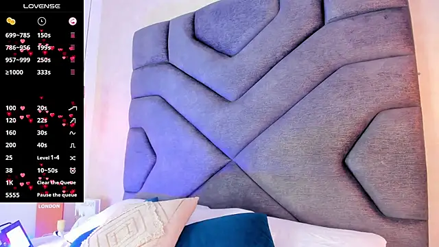 Snapshot of AilishBenson chatting on 22, 10, 2025 AilishBenson online show from 22, 10, 2025