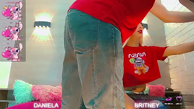 Daniela Pink  online show from 6, 3, 2025