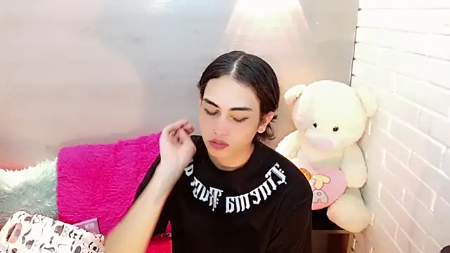 Daniela Pink  online show from 10, 11, 2025