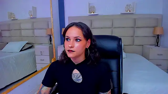 AnnyThompson  online show from 7, 11, 2025