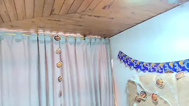 Zoe Curvy online show from 3, 11, 2025