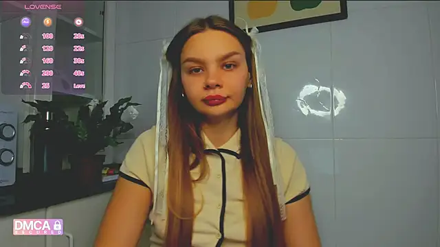 Snapshot of Molly_sweetie chatting on 10, 6, 2026 Molly sweetie online show from 10, 6, 2026