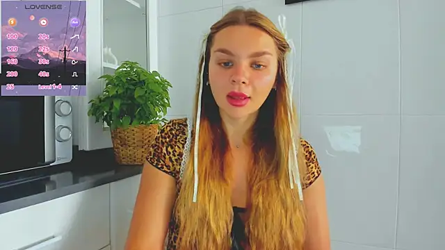 Snapshot of Molly_sweetie chatting on 26, 6, 2026 Molly sweetie online show from 26, 6, 2026