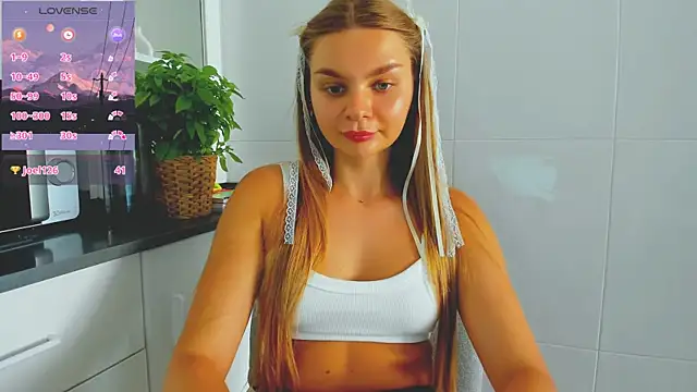 Snapshot of Molly_sweetie chatting on 27, 6, 2026 Molly sweetie online show from 27, 6, 2026