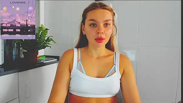 Snapshot of Molly_sweetie chatting on 14, 7, 2026 Molly sweetie online show from 14, 7, 2026