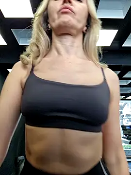 Snapshot of Miss____Mia_ chatting on 4, 2, 2025 Miss    Mia  online show from 4, 2, 2025