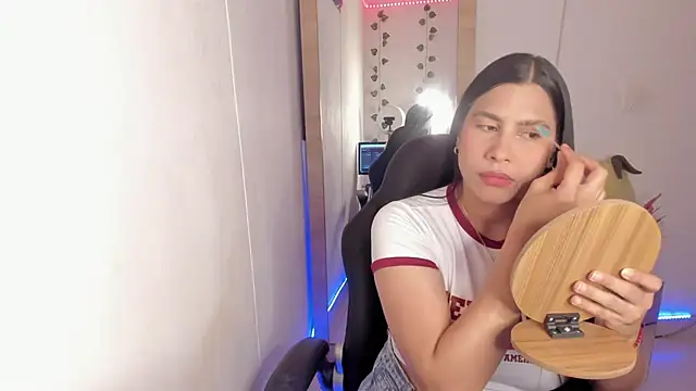 hellensexy online show from 17, 12, 2024