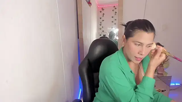 hellensexy online show from 5, 1, 2025