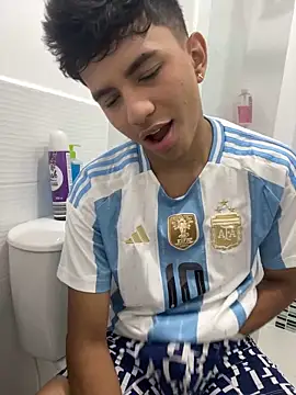 Leonarrrd 01 online show from 8, 3, 2025