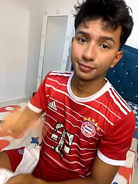 Leonarrrd 01 online show from 26, 9, 2025