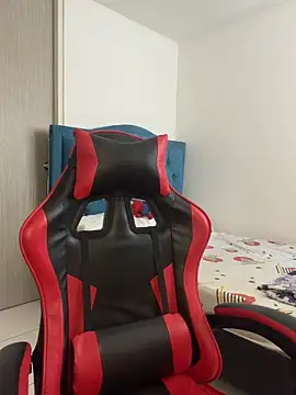 Leonarrrd 01 online show from 13, 3, 2026