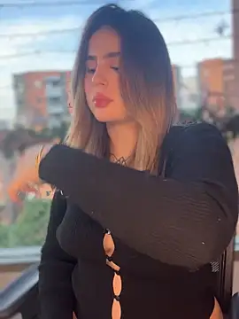 ValerieHilton online show from 13, 1, 2025