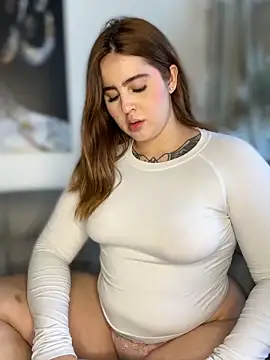 ValerieHilton online show from 15, 10, 2025