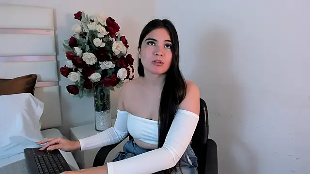 CamilaSofiia online show from 5, 3, 2025