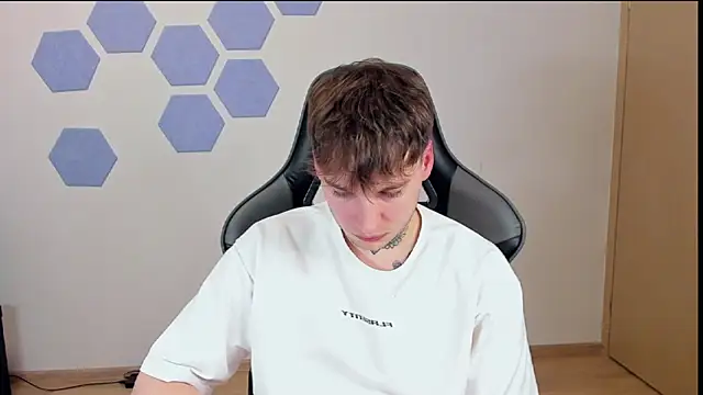 Chris Tyson online show from 6, 1, 2025