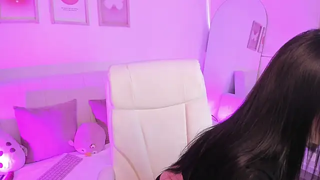 Steff London online show from 2, 2, 2025