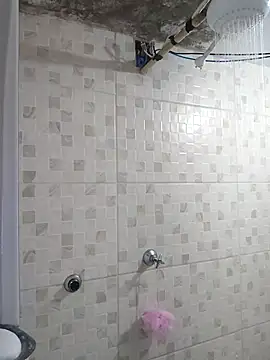 Julia Pretinha online show from 19, 4, 2026