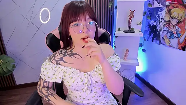 Fluffy Bubble21 online show from 17, 2, 2025