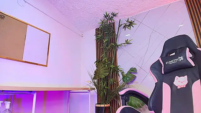 Snapshot of Fluffy_Bubble21 chatting on 2, 3, 2026 Fluffy Bubble21 online show from 2, 3, 2026