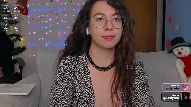 Snapshot of leslyyu chatting on 17, 12, 2024 leslyyu online show from 17, 12, 2024