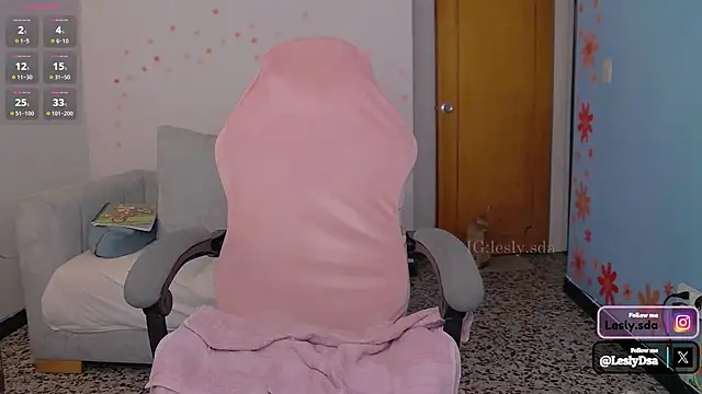 Snapshot of leslyyu chatting on 8, 2, 2025 leslyyu online show from 8, 2, 2025