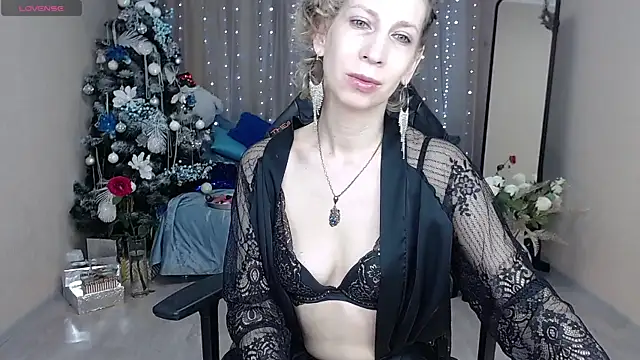 Snapshot of AdrianaSea chatting on 10, 1, 2025 AdrianaSea online show from 10, 1, 2025