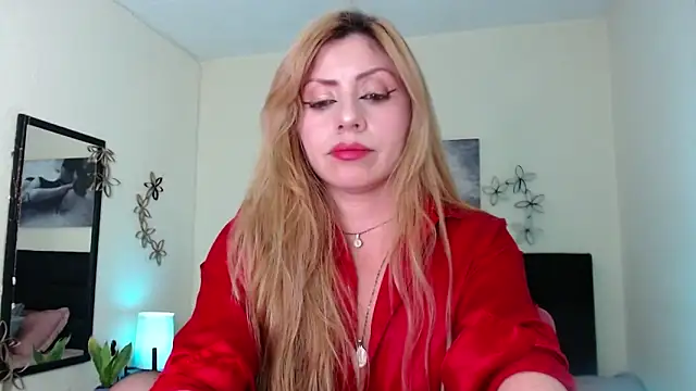 Snapshot of AnthonelaBella chatting on 3, 2, 2025 AnthonelaBella online show from 3, 2, 2025