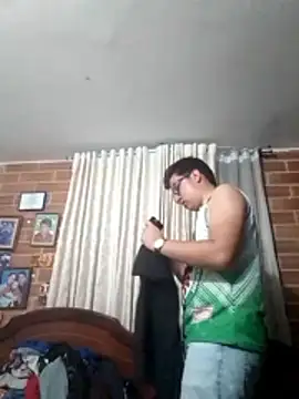 Snapshot of greeneyes999999999999 chatting on 27, 11, 2025 greeneyes999999999999 online show from 27, 11, 2025