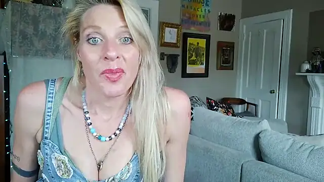 Glamazonx online show from 14, 4, 2026