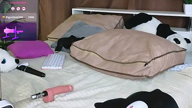 Britney Lynch online show from 27, 2, 2025