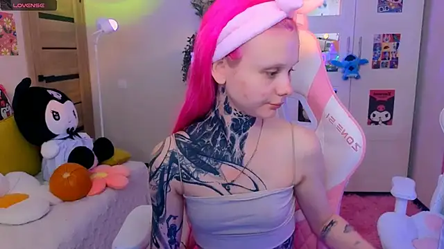 Britney Lynch online show from 28, 10, 2025