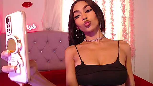 Alleanys Cristal online show from 8, 9, 2025