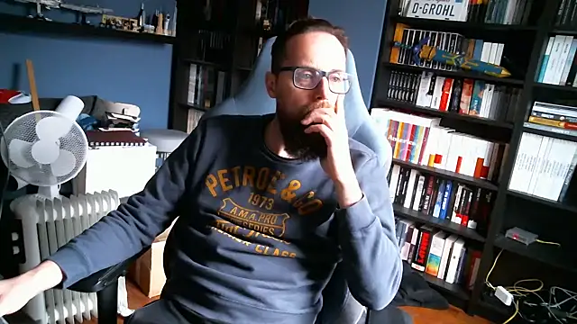 Snapshot of MeSteff chatting on 14, 12, 2024 MeSteff online show from 14, 12, 2024