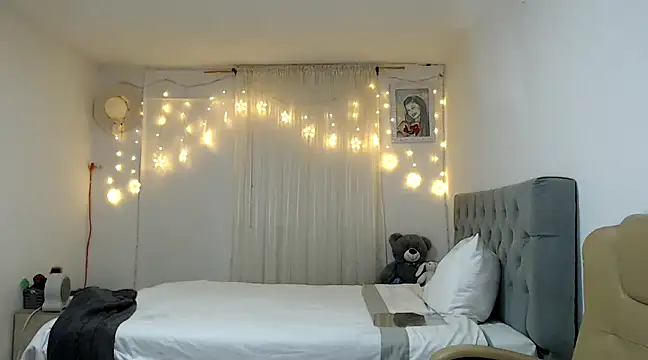 ZajiraShane online show from 16, 12, 2024