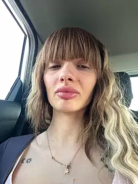 ButterflyLeah online show from 10, 3, 2025