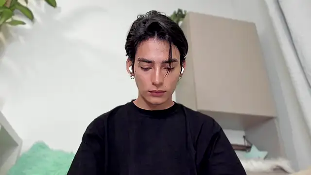 Snapshot of sebas_rose chatting on 5, 1, 2025 sebas rose online show from 5, 1, 2025