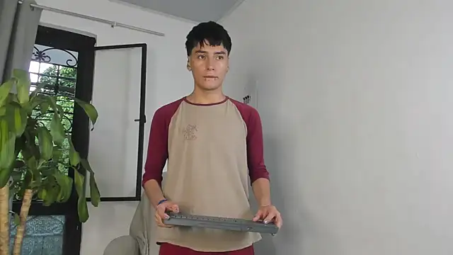 Snapshot of sebas_rose chatting on 19, 10, 2025 sebas rose online show from 19, 10, 2025