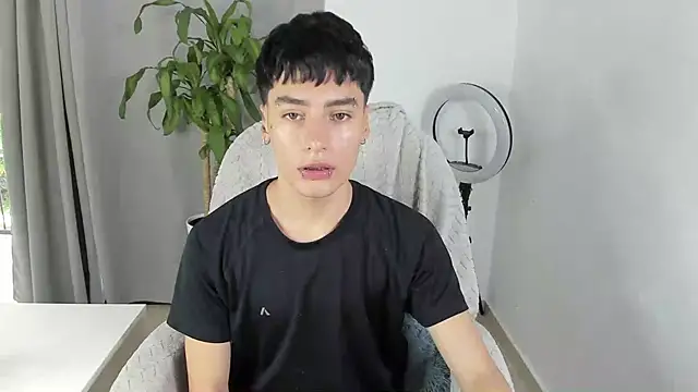 Snapshot of sebas_rose chatting on 21, 10, 2025 sebas rose online show from 21, 10, 2025