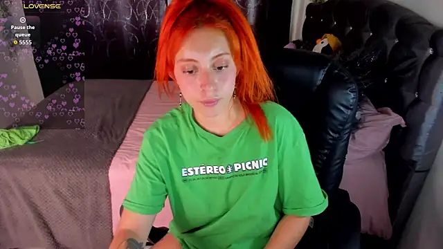 Violetaarey online show from 15, 4, 2026