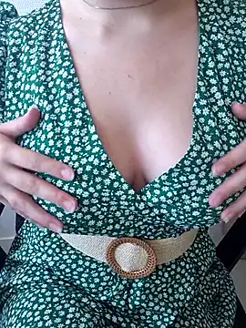 PetiteBrunette4 online show from 27, 5, 2026
