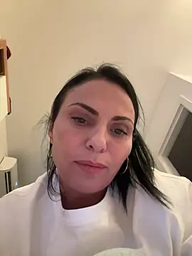 KimKelly13 online show from 8, 4, 2026