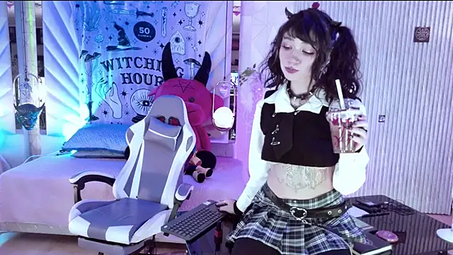 Snapshot of zephirahabney chatting on 6, 11, 2025 zephirahabney online show from 6, 11, 2025