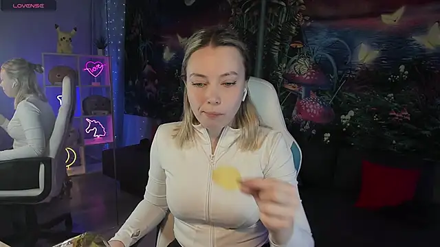 Snapshot of TiffanyBatson chatting on 21, 12, 2024 TiffanyBatson online show from 21, 12, 2024