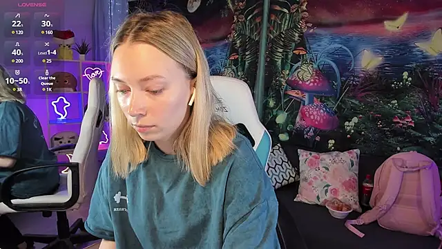 Snapshot of TiffanyBatson chatting on 3, 2, 2025 TiffanyBatson online show from 3, 2, 2025