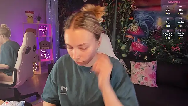 Snapshot of TiffanyBatson chatting on 5, 2, 2025 TiffanyBatson online show from 5, 2, 2025