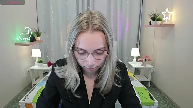 Snapshot of TiffanyBatson chatting on 6, 3, 2025 TiffanyBatson online show from 6, 3, 2025