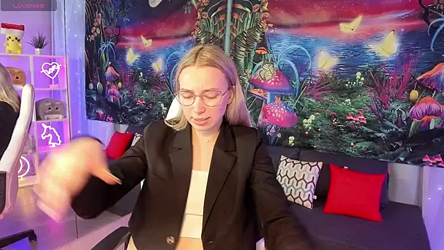 Snapshot of TiffanyBatson chatting on 7, 3, 2025 TiffanyBatson online show from 7, 3, 2025