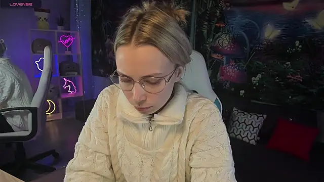 Snapshot of TiffanyBatson chatting on 12, 3, 2025 TiffanyBatson online show from 12, 3, 2025