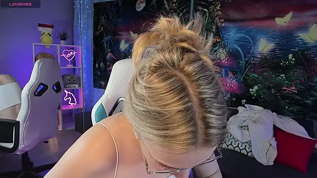 Snapshot of TiffanyBatson chatting on 12, 3, 2025 TiffanyBatson online show from 12, 3, 2025